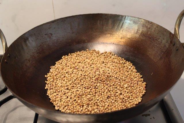 making coriander powder