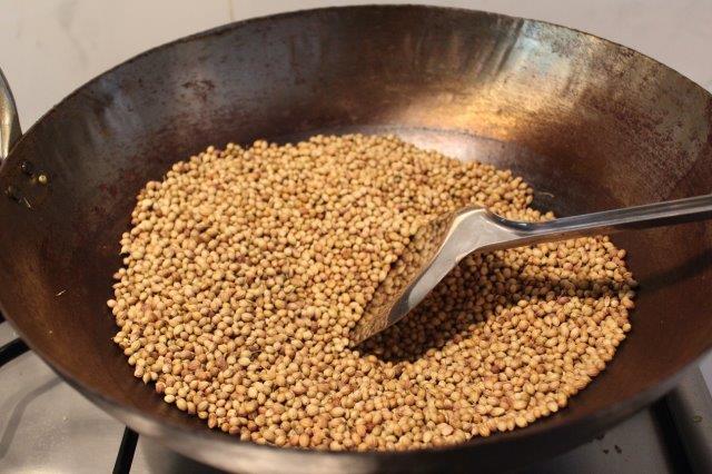 making coriander powder