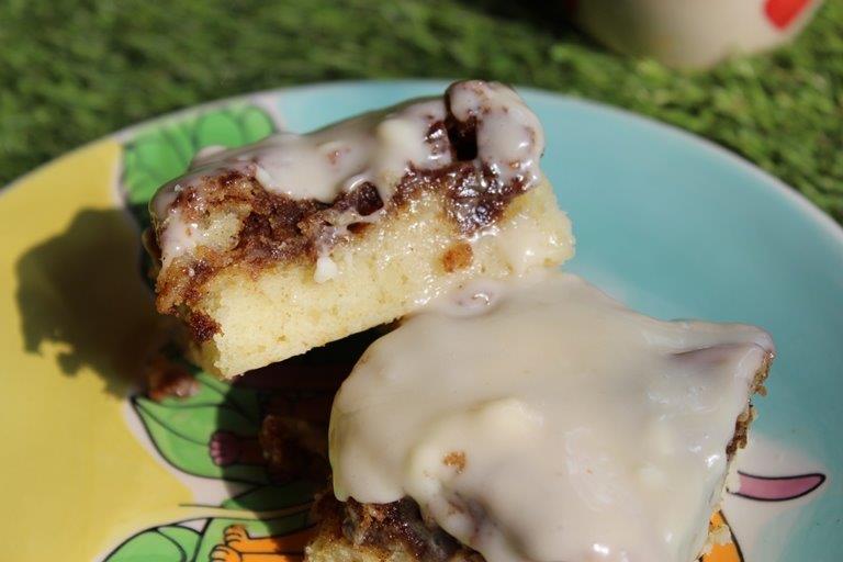 cinnamon roll cake