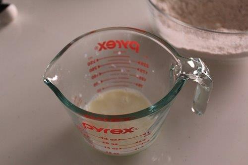 pyrex measuring jug