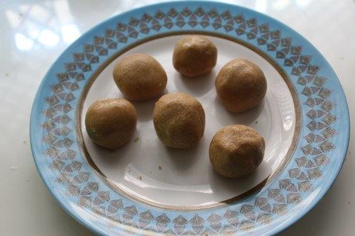 White Chocolate Biscuit Balls