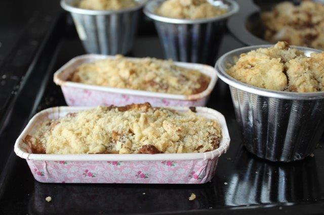 Apple crumble muffins