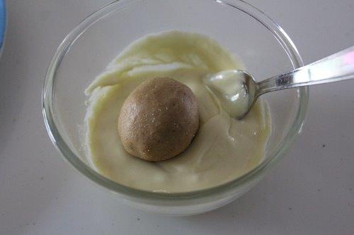 White Chocolate Biscuit Balls