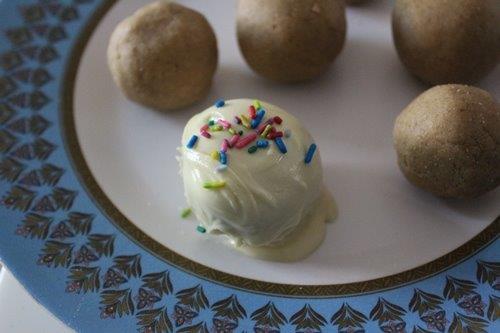 White Chocolate Biscuit Balls