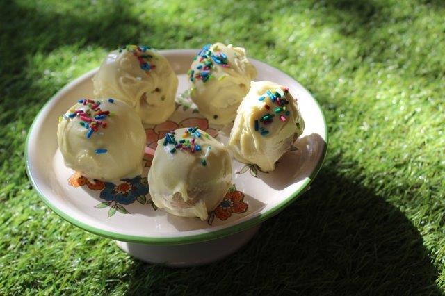White Chocolate Biscuit Balls