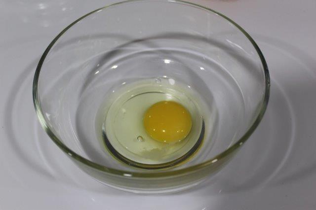 egg take in a glass bowl