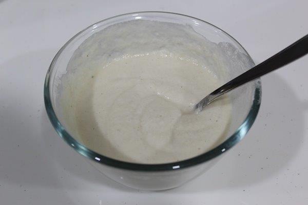 Mix rice flour with water 