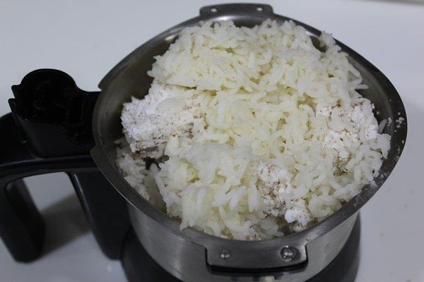 Add cooked rice to coconut to make Vattayappam