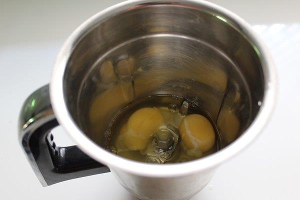 take eggs in a blender