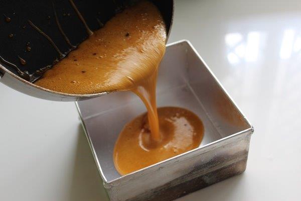 pour caramel in mould