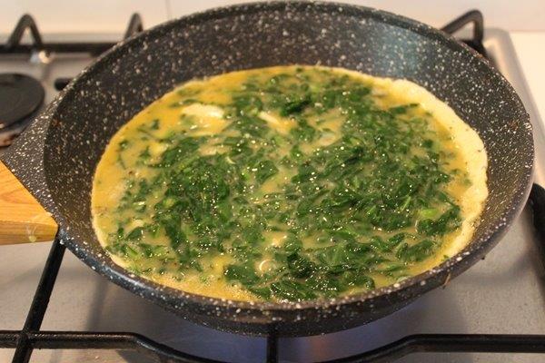 Keto Spinach Cheese Omelette 