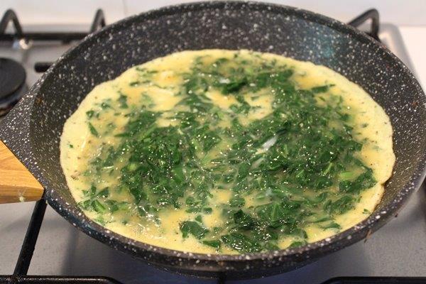 Keto Spinach Cheese Omelette 