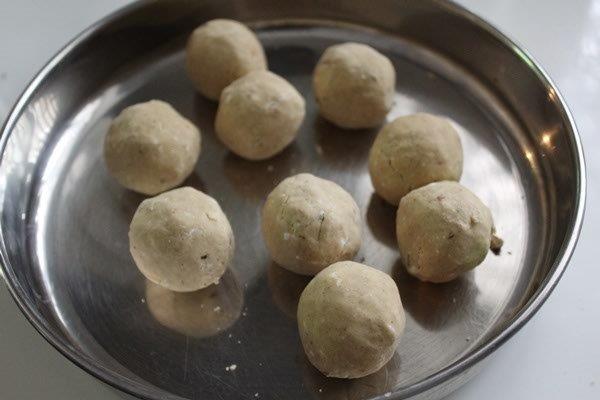 Urad Dal Ladoo