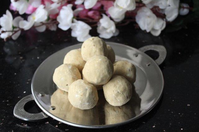 Sunnundalu   Urad Dal Ladoo using Sugar - 6