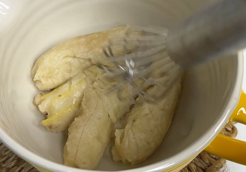 take ripe banana in a bowl