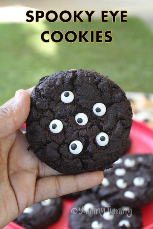 Spooky Eye Cookies