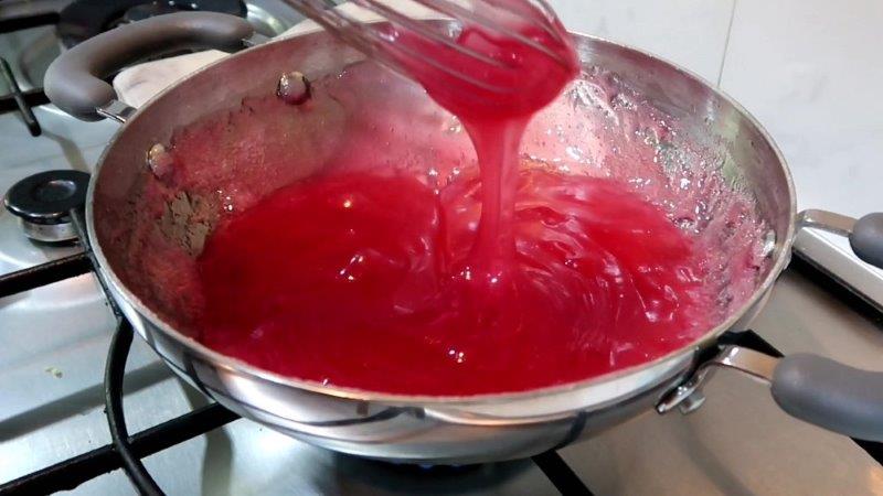 Strawberry Custard Halwa