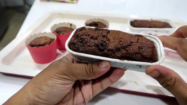 raisin cakes baked