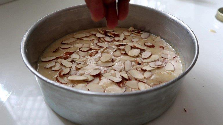 sliced almonds