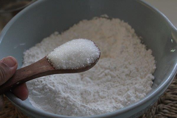 add sugar to rice flour  for making Mochi Donuts