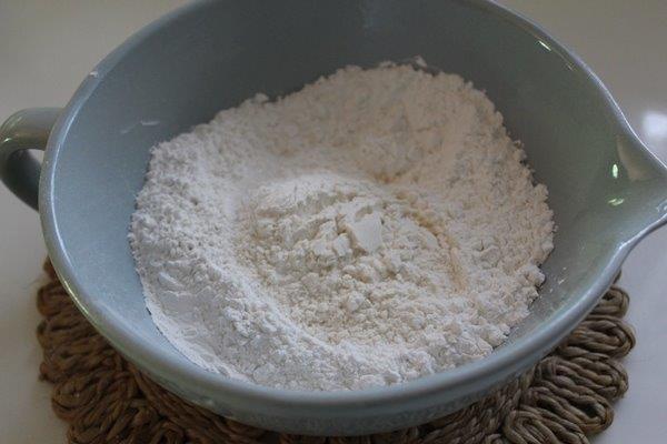 add in plain flour to the rice flour