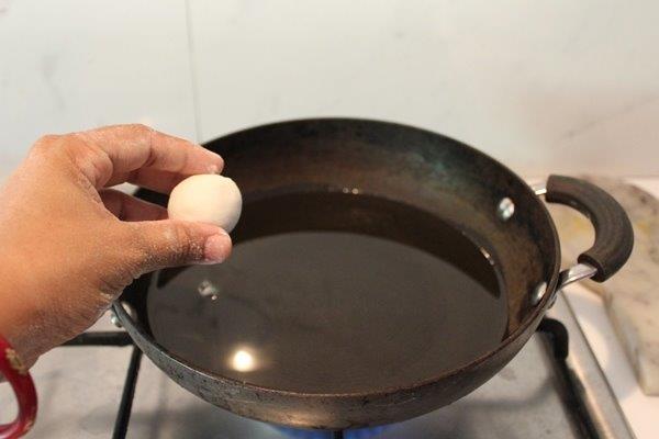 drop mochi donut ball in hot oil