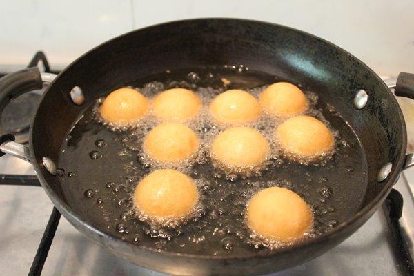 fry mochi donuts till light golden in colour