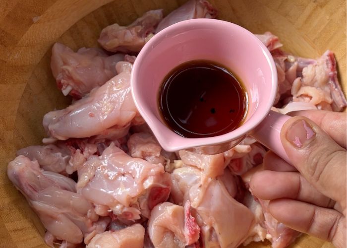 vinegar into chicken