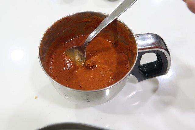 grind vindaloo spices in a blender till smooth
