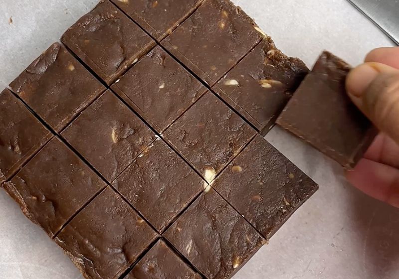 biscuit bar cut into cubes