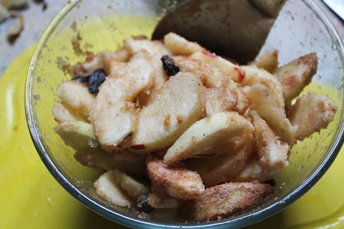toss apples with sugar and cinnamon