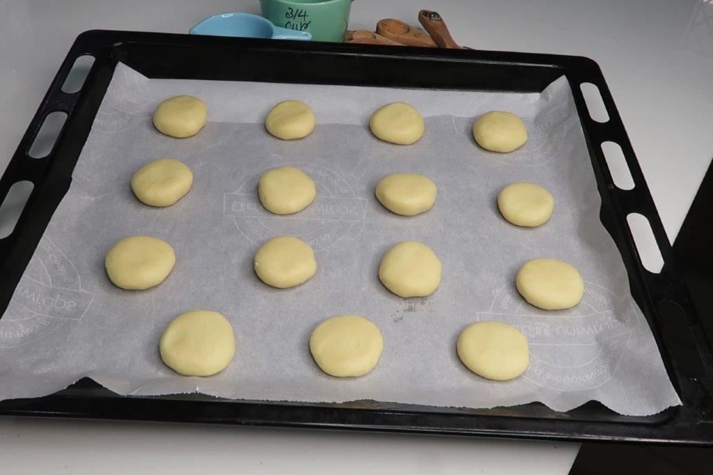 arrange in a baking sheet lined with parchment paper