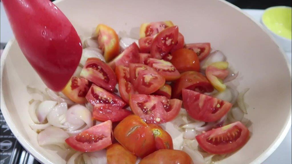 tomatoes added to onions 