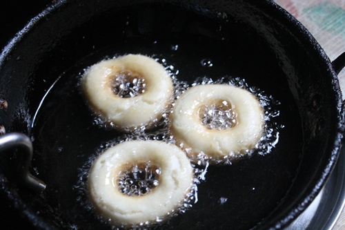 fry doughnuts