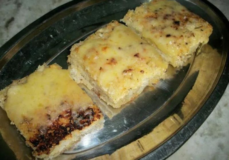 Garlic Cheese Bread ready to serve