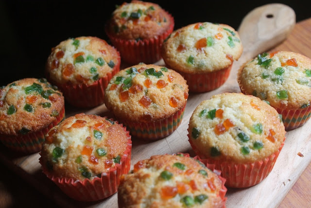 Tutti Frutti Muffins served in a wooden plate