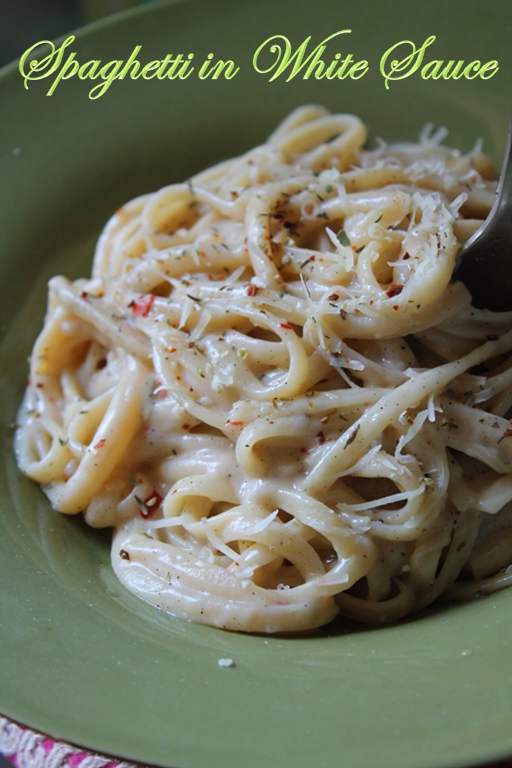 white sauce pasta made with spaghetti 