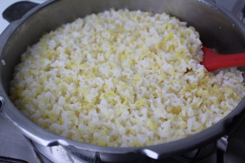 rice and dal is cooked for sweet pongal | sakkarai pongal