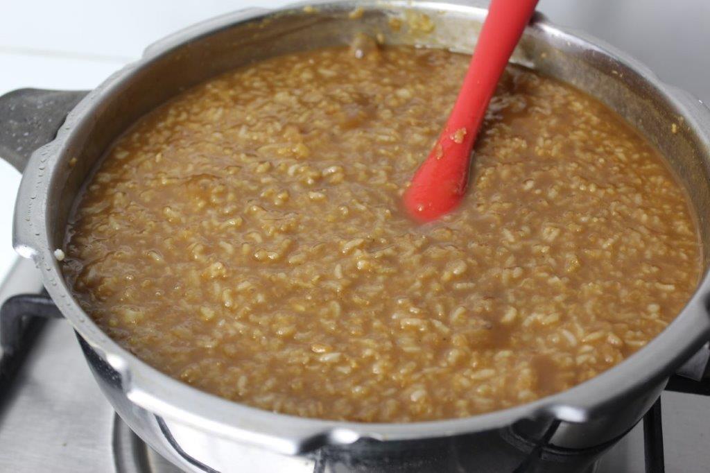 rice mixed with jaggery for sweet pongal | sakkarai pongal