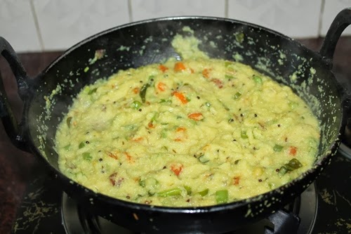 rava upma with vegetables is mixed