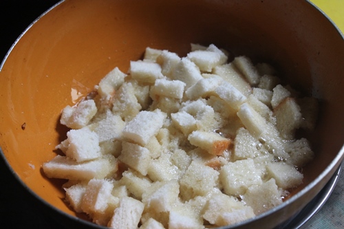 bread cubes added in ghee