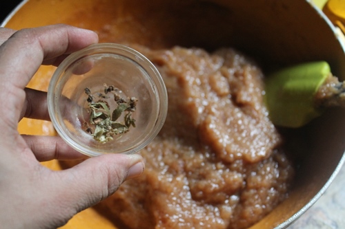 add ground cardamom to bread halwa