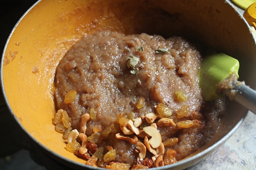 add fried nuts and dried fruits to bread halwa