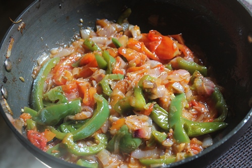 cook till onion tomatoes pepper get mushy