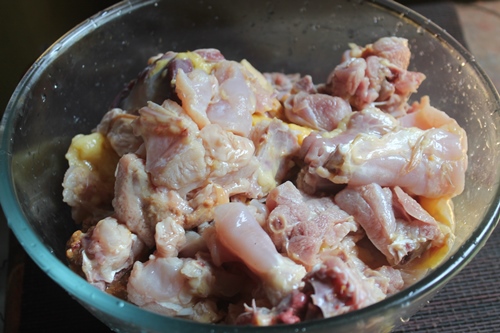 cleaned curry cut chicken in a bowl