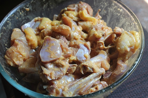 leave chicken to marinate for few minutes