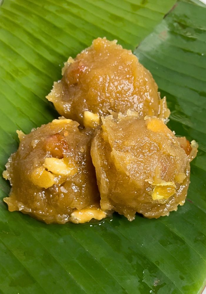 scoop of wheat halwa | atta halwa in banana leaf