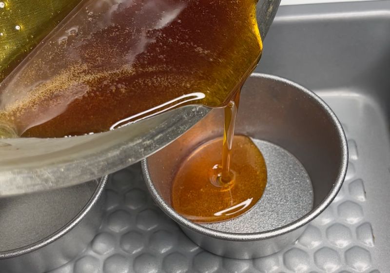 pour caramel into the moulds