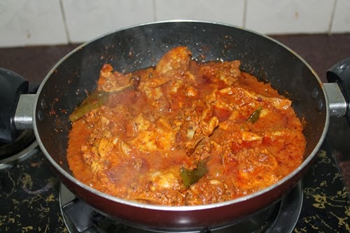 mix chicken with onion masala