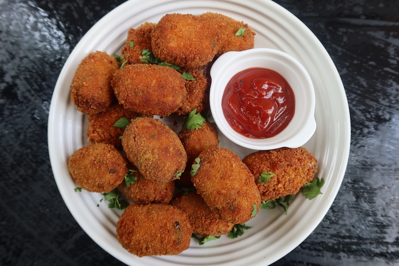 Chicken Croquettes fried crispy, served with ketchup